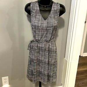 Apt 9 sz PM Black/white dress with belt
